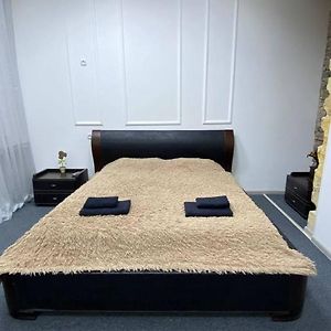 Studio Lit King-Size